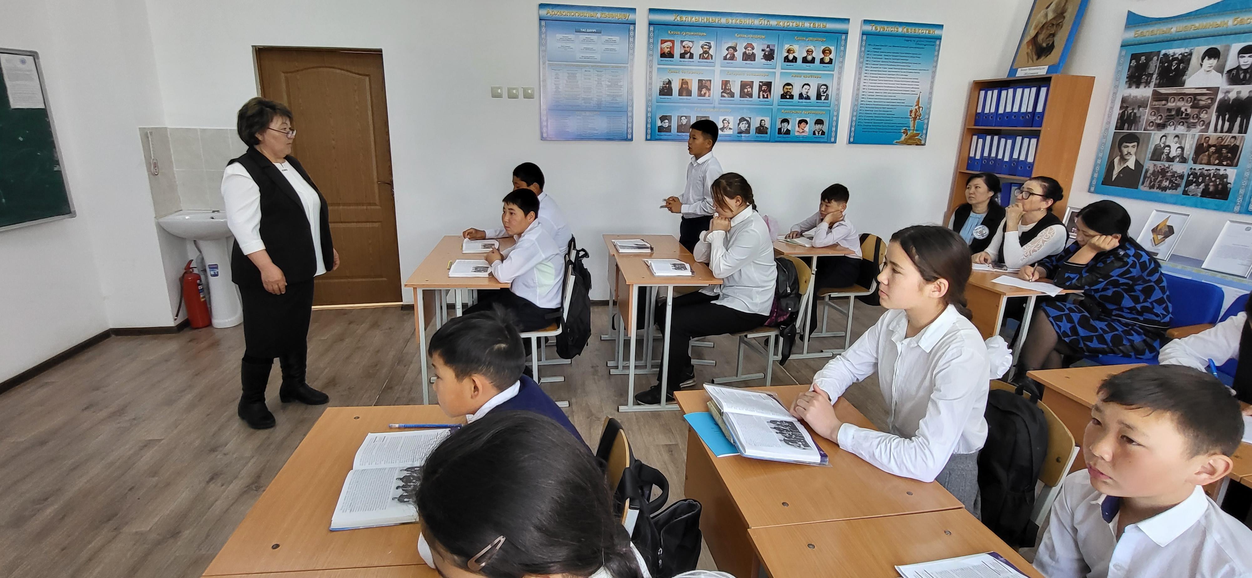 "Талапкер" гуманитарлық пәндер бірлестігінің онкүндігінің аясында, тарих пәні мұғалімі Ф.Р. Нұрахметова "Ш. Уалиханов" тақырыбында ашық сабақ өткізді